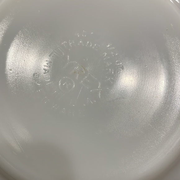 COPY - Pyrex butterprint bowl. Excellent condition. No cracks, or stains. - Picture 9 of 10